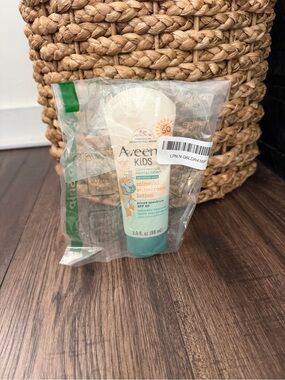 Aveeno Kids For Sensitive Skin SPF 50 3oz Expires 12/28 New